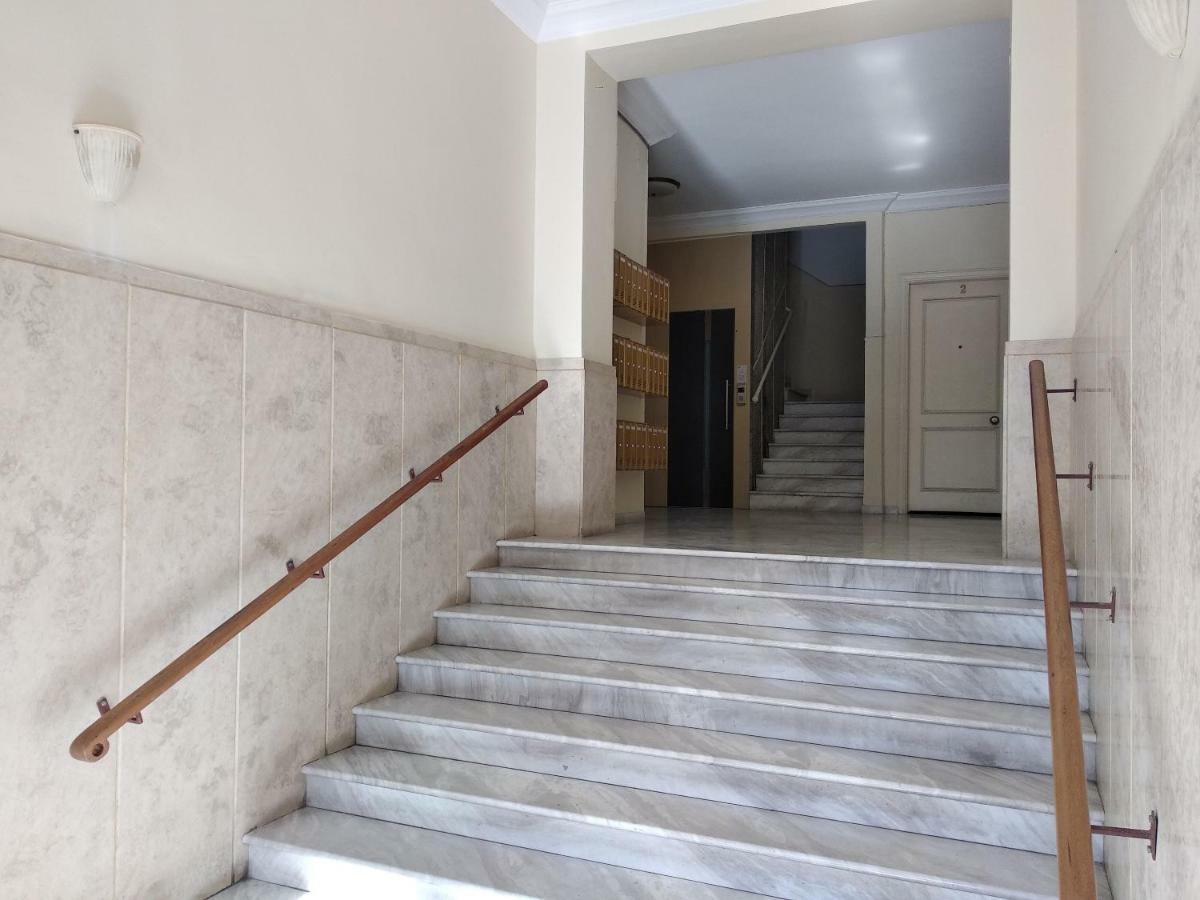 Metro Apartment Thessaloniki Buitenkant foto