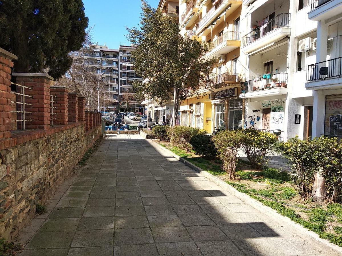 Metro Apartment Thessaloniki Buitenkant foto