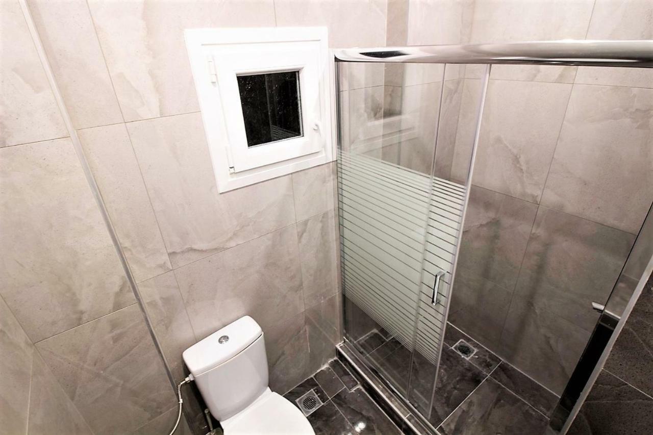 Metro Apartment Thessaloniki Buitenkant foto