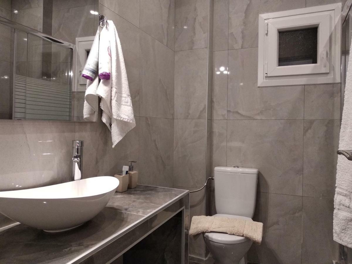 Metro Apartment Thessaloniki Buitenkant foto
