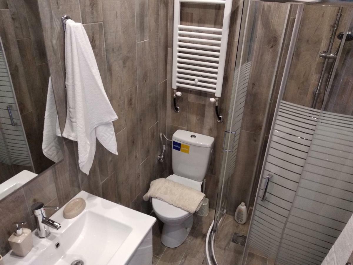 Metro Apartment Thessaloniki Buitenkant foto